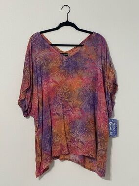 Relaxed V-Neck Multicolor Floral Tunic -